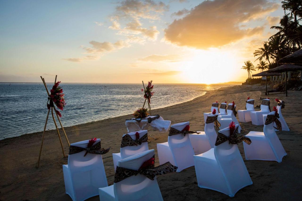 Outrigger Fiji Beach Resort Korotogo Exteriér fotografie Sunset at the beach