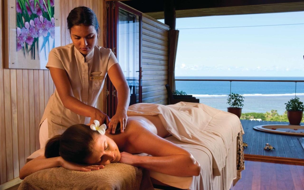 Outrigger Fiji Beach Resort Korotogo Exteriér fotografie A spa treatment