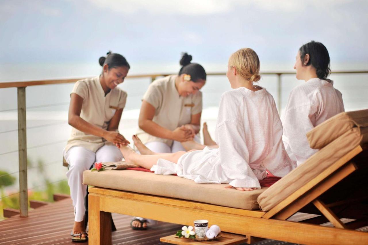 Outrigger Fiji Beach Resort Korotogo Exteriér fotografie Spa treatment