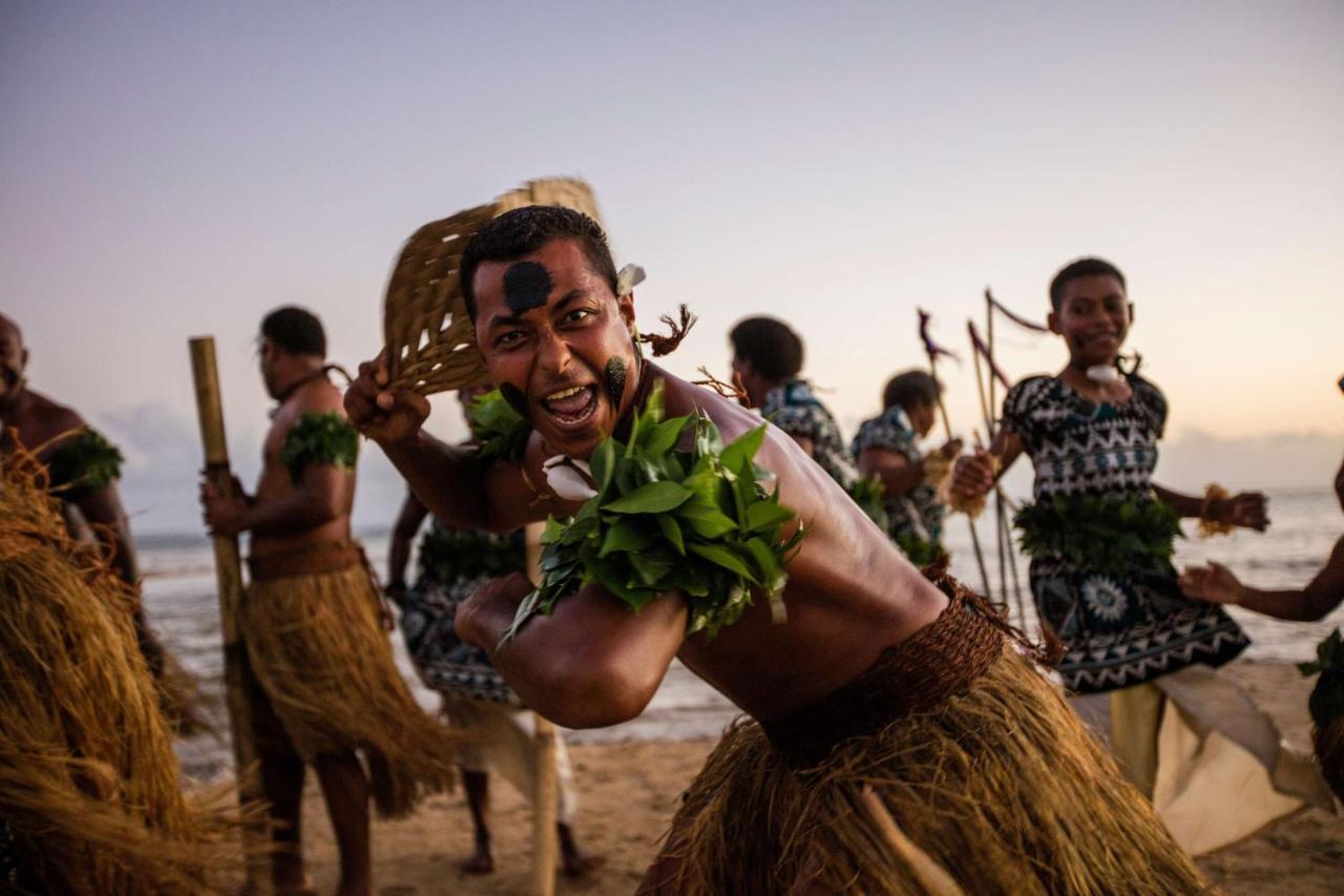 Outrigger Fiji Beach Resort Korotogo Exteriér fotografie A dancer from the Malaita province