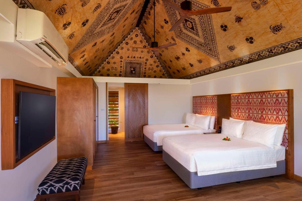 Outrigger Fiji Beach Resort Korotogo Exteriér fotografie A bedroom at the Sheraton Resort Fiji
