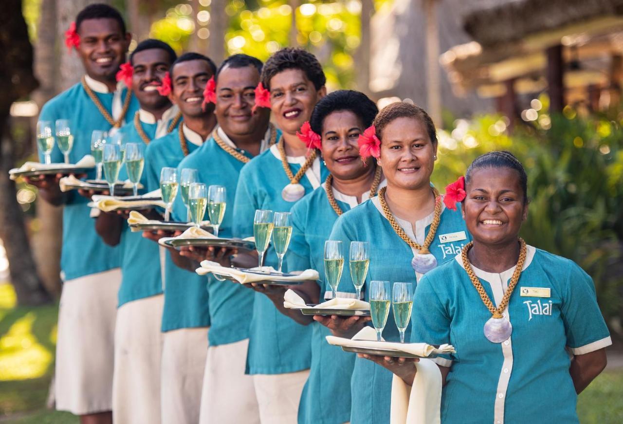 Outrigger Fiji Beach Resort Korotogo Exteriér fotografie Staff at the resort