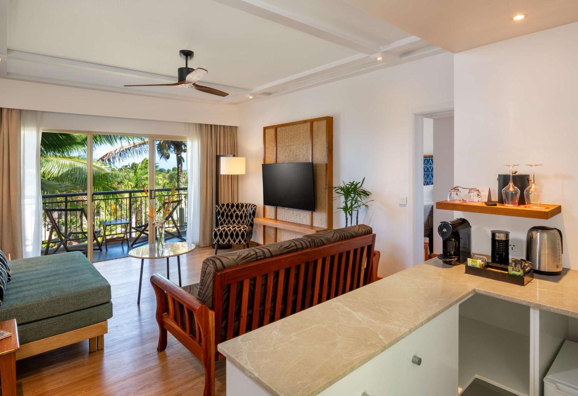 Outrigger Fiji Beach Resort Korotogo Exteriér fotografie A suite at the Hilton Maldives