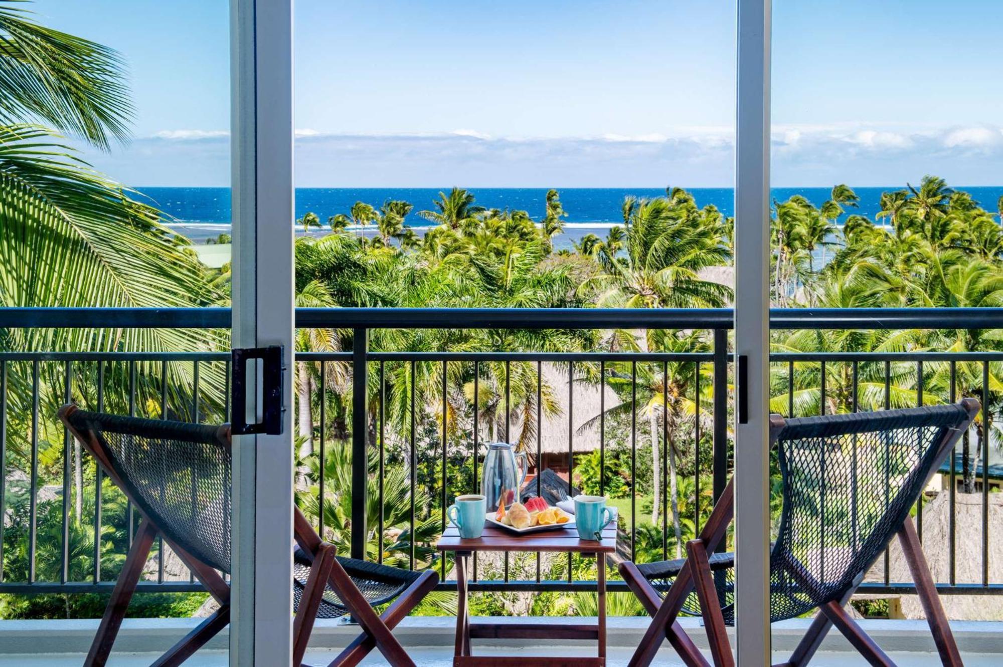 Outrigger Fiji Beach Resort Korotogo Exteriér fotografie View from a balcony